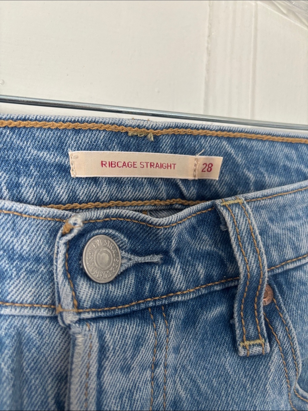 Levi’s Ribcage Straight Jeans - Picture 2 of 4